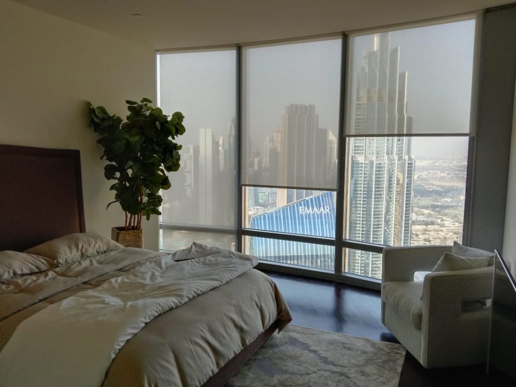 roller-blinds-in-apartment-bedroom